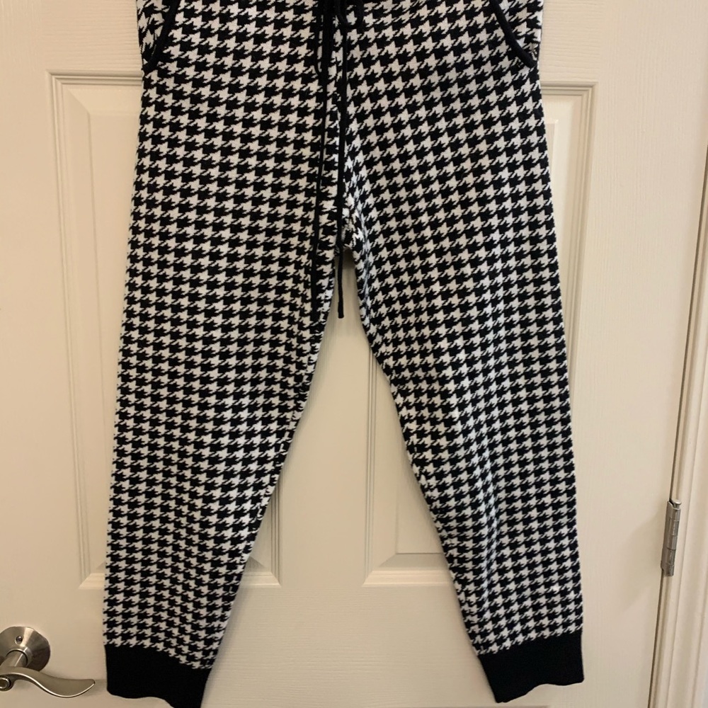 Joggers - Picture 2 of 3